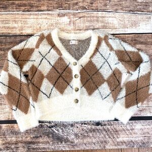 SO.. Medium cream butter soft cropped button up cardigan.